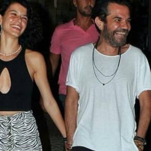 Beren Saat çok mutlu. Kenan Doğulu, konser sonrası eşi Beren