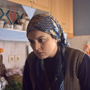 Ezgi Mola’nın başrolünde olduğu, Abdurrahman Öner’in, buruk bir anne-oğul hikayesini