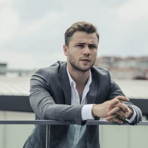 Başarılı oyuncu Tolga Sarıtaş, ‘SÖZ’ dizisindeki performansıyla 46.Uluslararası Emmy Ödülleri’ne