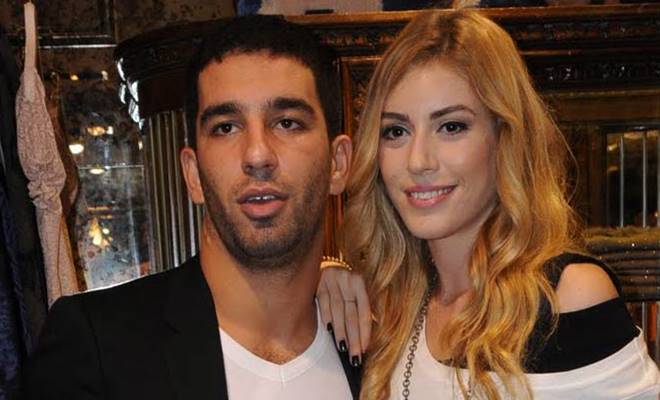 Özel hayatıyla sık sık gündeme gelen ve Medipol Başakşehir’de futbol