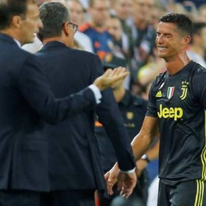 Juventuslu dünyaca ünlü yıldız Cristiano Ronaldo, Şampiyonlar Ligi maçında kırmızı
