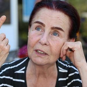Yeşilçam’ın usta oyuncularından Fatma Girik, beyin ameliyatının ardından Bodrum’daki evinde