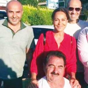 İzmir’de yaşamını sürdüren İbrahim Tatlıses, eski dostu Hülya Avşar’ı evinde