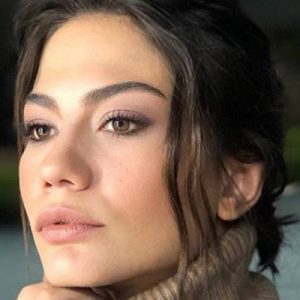 Erkenci Kuş dizisiyle milyonlarca kişi tarafından hayranlıkla takip edilen Demet