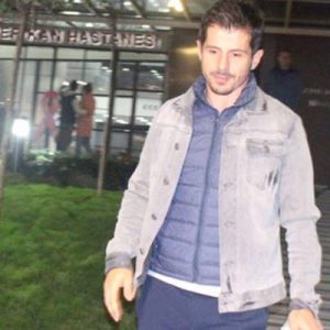 Medipol Başakşehirli futbolcu Arda Turan baba oldu. Turan çiftini aynı