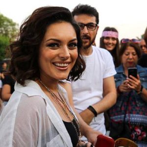 Güzel oyuncu Ezgi Mola, ses teknisyeni Levent İntepe’yle aşk yaşadığı
