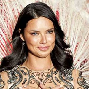 18 yıldır Victoria’s Secret defilesinde boy gösteren Adriana Lima, son