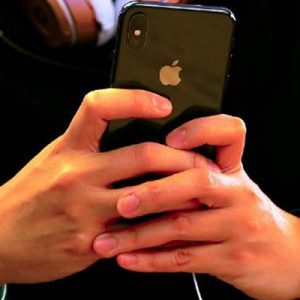 Önce Türkiye’de sattığı elektronik ürünlere, sonrasında da AppStore’daki uygulamalara zam