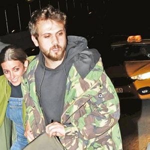 ‘Çukur’ dizisinin oyuncuları Gayrettepe’deki bir mekânda eğlendi. Yapımda Yamaç karakterine