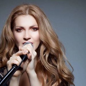 Efsun Kınay Production etiketli “Doya Doya” isimli yeni şarkısıyla tekrar