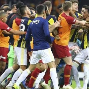 Atatürkçü Düşünce Derneği (ADD) Başkanı Süheyl Batum, sarı-lacivertli takımın geçmişte