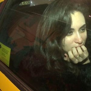 Güzel oyuncu Hande Doğandemir, önceki akşam ‘Arkadaşız’ dediği erkek arkadaşıyla