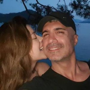 Feyza Aktan ile geçen mart ayında evlenen Özcan Deniz’in, eşinin