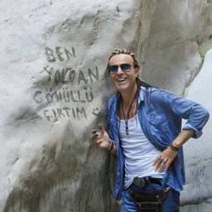 Soner Arıca sözleri Leyla Tuna’ya, müziği Onno Tunç’a, düzenlemesi Miraç