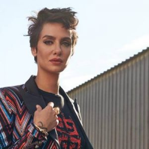 Ekranlardan bir süredir uzak kalan Birce Akalay, denize girerken çekilen