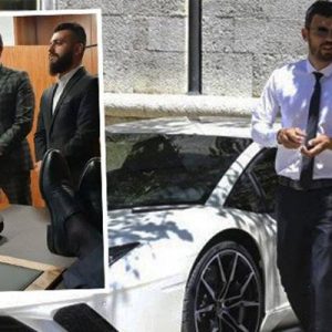 Danışmanlarını hazır olda bekleten ve bunu da sosyal medya hesabından