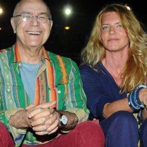 Beyoğlu’nda bulunan bir kilisede Noel ayinine katılan Mazhar Alanson’un eşi