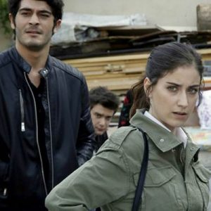 FOX TV ekranlarında 2 bucuk sezondur devam başarılı dizi Bizim