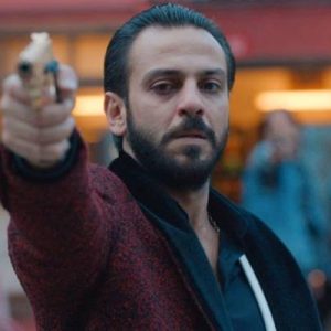 Yakışıklı oyuncu Erkan Kolçak Köstendil, eşi Cansu Tosun için sürpriz