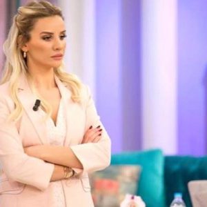 ATV ekranlarının sevilen sunucusu Esra Erol, cuma günü sessiz sedasız
