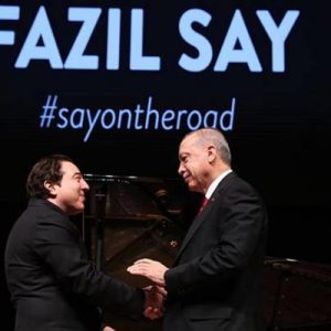 Cuhurbaşkanı Recep Tayyip Erdoğan’ı konserine davet eden ünlü piyanist Fazıl
