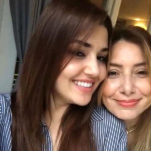 Oyuncu Hande Erçel’in bir süredir hastanede tedavi gören annesi Aylin