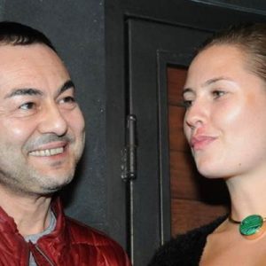 Şarkıcı Sedar Ortaç’ın eşi Chloe Loughnan sosyal medyada bir takipçisinden