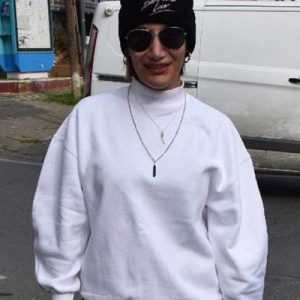 Ünlü şarkıcı İrem Derici, önceki gün Bebek’te görüntülendi. Derici, “8