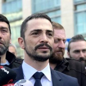 Oyuncu Ahmet Kural, Üsküdar’da zincirleme trafik kazasına karışarak bir kişinin