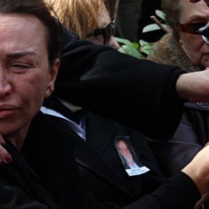 Demet Akbağ’ın eşi Zafer Çika’nın cenazesinde yaşanan olaylar pes dedirtti…