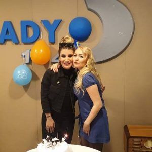 Radyo D’de yayınlanan Sarı Şeker Sema’nın programına ünlü şarkıcı İrem