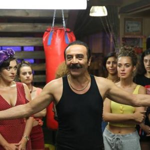 Ünlü sanatçı Yılmaz Erdoğan’ın filmini Netflix’e satması sinema dünyasını karıştırdı.