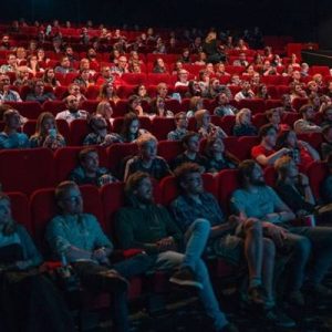 Seyirci Netflix kullanıyor ama vizyon filmini sinemada istiyor. Araştırma şirketi