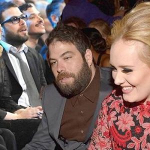 İngiliz şarkıcı ve söz yazarı Adele, eşi Simon Konecki’den ayrıldı.