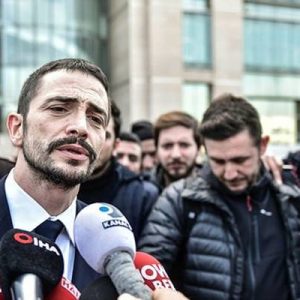 Söylemezsem Olmaz canlı yayınında Ahmet Kural ve Sıla arasındaki darp