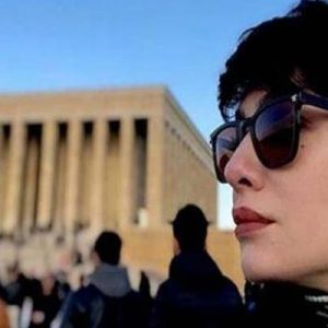 Ünlü oyuncu, Atatürk Havalimanı’nın kapanmasıyla ilgili çarpıcı bir mesaj paylaştı.
