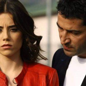 Kenan İmirzalıoğlu ile Netflix projesinde buluşacağı konuşulan Cansu Dere, önceki
