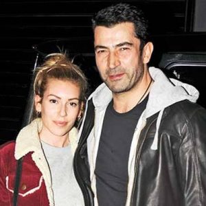 Oyuncu Kenan İmirzalıoğlu, eşi Sinem Kobal ile Etiler’de ortaya çıktı.