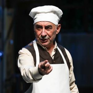 Büyük usta Şener Şen’i yıllar sonra tiyatro seyircisi ile buluşturan