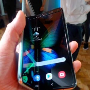 Gelen olumsuz yorumların ardından Samsung, katlanabilir telefonu Galaxy Fold’un çıkışını