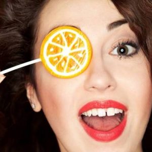 Diş hekimi Pertev Kökdemir aralıklı dişlerin estetik olarak kaygı yarattığını