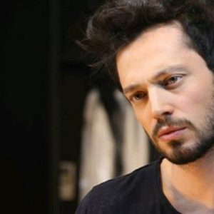 Ünlü popçu Murat Boz, önceki akşam Kuruçeşme’de arkadaşlarıyla yemek yedi.