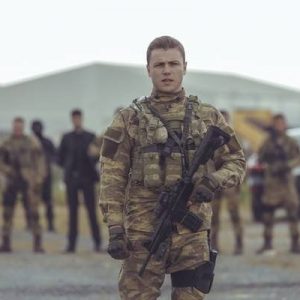 Söz dizisinde ‘Yavuz komutan’ karakterine hayat veren yakışıklı oyuncu Tolga