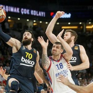 Anadolu Efes maçının üçüncü çeyreğinde soyunma odasına giden Fenerbahçe Beko’nun