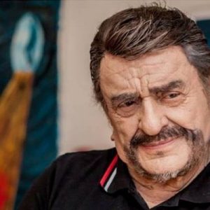 Ünlü şarkıcı Alpay konser sırasında “Sıradaki şarkım, devlet tarafından zalimce