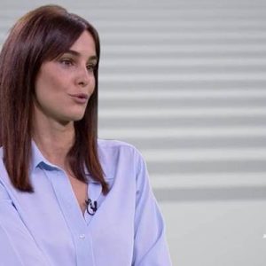 Oyunculuk kariyerine ara verip heykel sanatına yönelen ve başarılı işlere