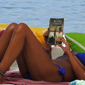‘Yıkılıyo’ adlı şarkısı ile bir dönem adından söz ettiren Ayça