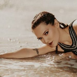 Sosyal medyadan paylaştığı fotoğraf ile yeni imajını duyuran Okan Kurt’a,