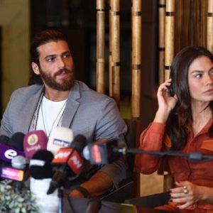 Genç oyuncular Demet Özdemir ile sevgilisi Can Yaman, ilişkilerinde level