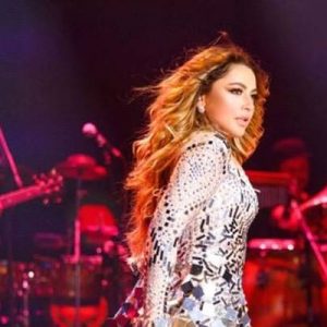 Popçu Hande Yener ile küslüklerine son verdikleri yazılan Hadise, konuya